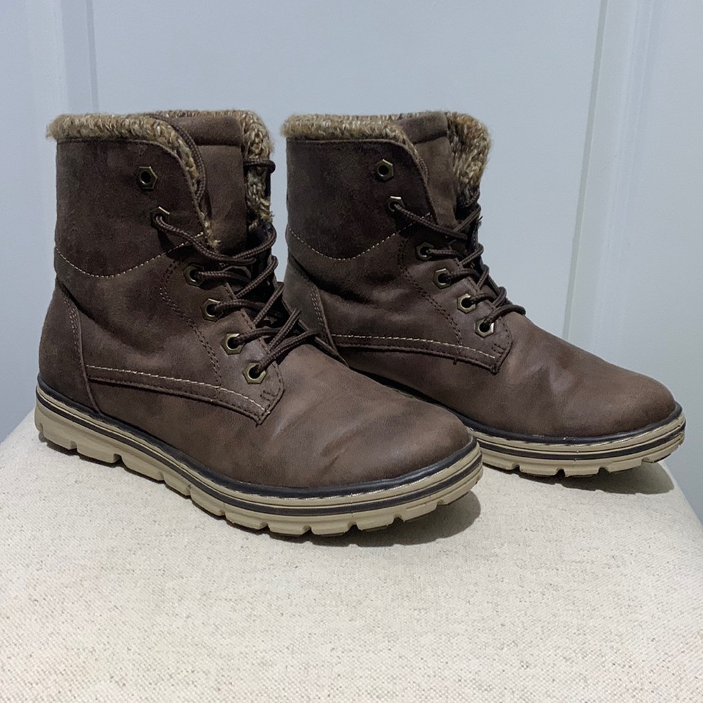 Cliffs by WHITE MOUNTAIN brown lace-up waterproof boots. 7.5 like new